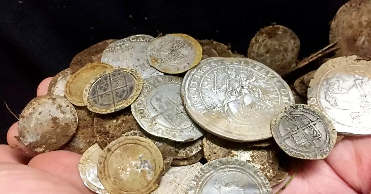 Alankomaissa pellolta löydettiin aarre, joka koostui 404 muinaisesta kulta- ja hopeakolikosta.