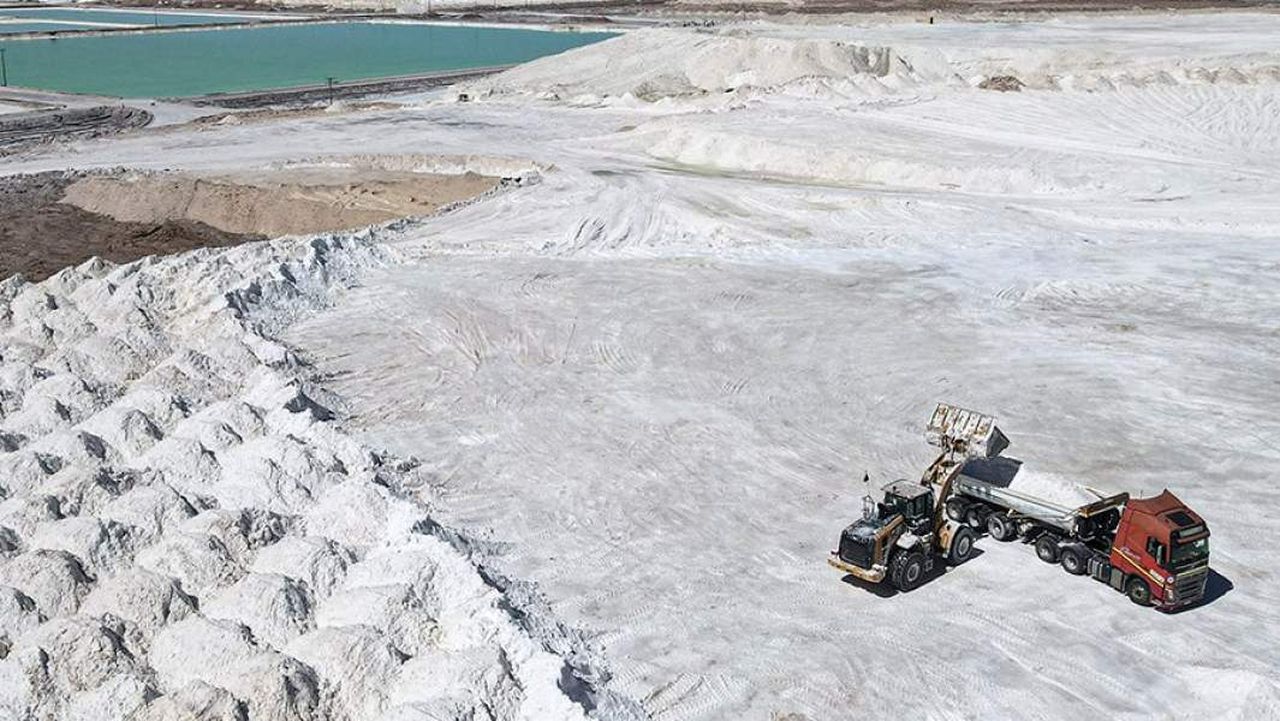 Historiallinen löytö: geologit ovat löytäneet planeetan suurimman litiumesiintymän Yhdysvaltojen supertulivuoren alta, jonka arvo on arviolta 413 miljardia euroa.