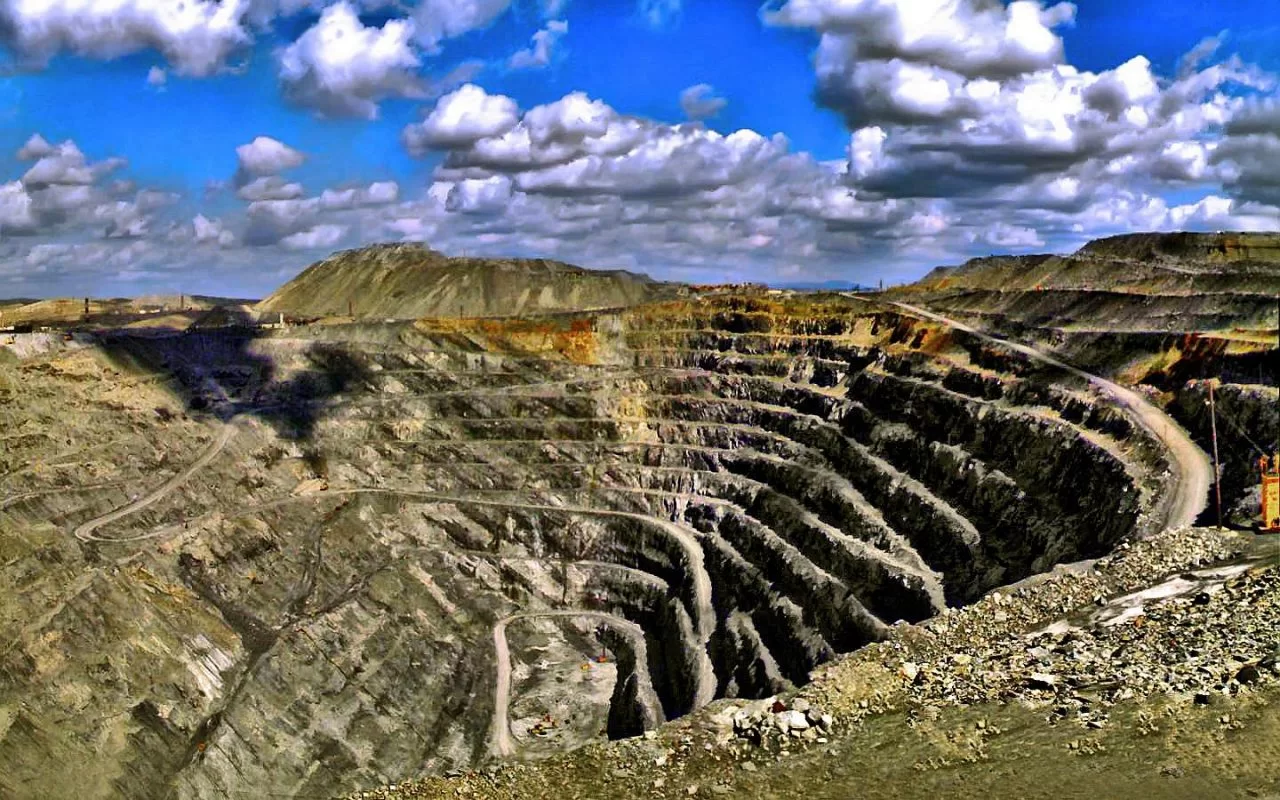 Se on ollut suljettuna jo 33 vuotta, mutta he haaveilevat avaavansa uudelleen yhden Latinalaisen Amerikan suurimmista avolouhoksista.