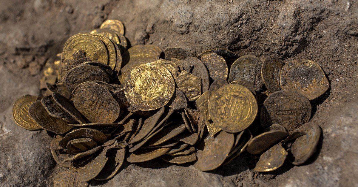 Alankomaissa pellolta löydettiin aarre, joka koostui 404 muinaisesta kulta- ja hopeakolikosta.