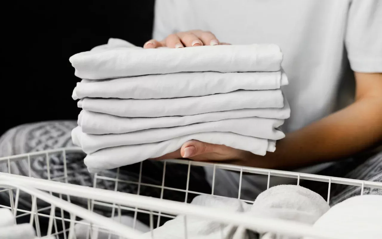 Mikä on etikan ja nestemäisen saippuan sekoittamisen tarkoitus?