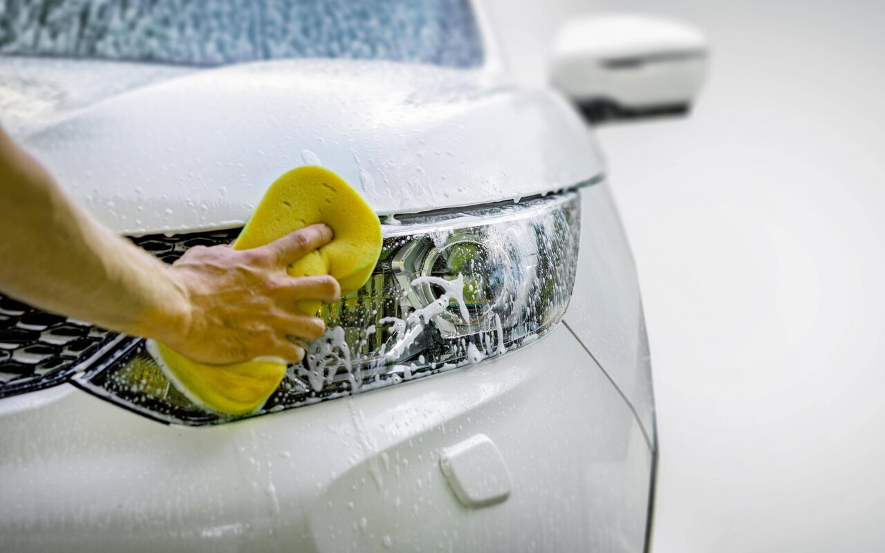 Etikan suihkuttaminen auton ajovaloihin: miksi se on tarpeen ja mitä etuja siitä on