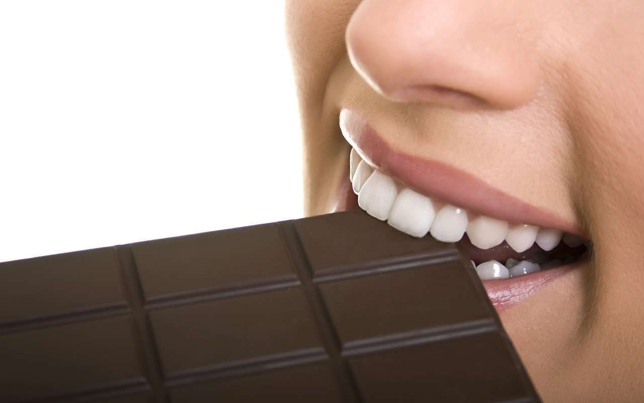 Mikä on haitallisempaa: hiilihapollinen juoma vai terveellinen suklaa?