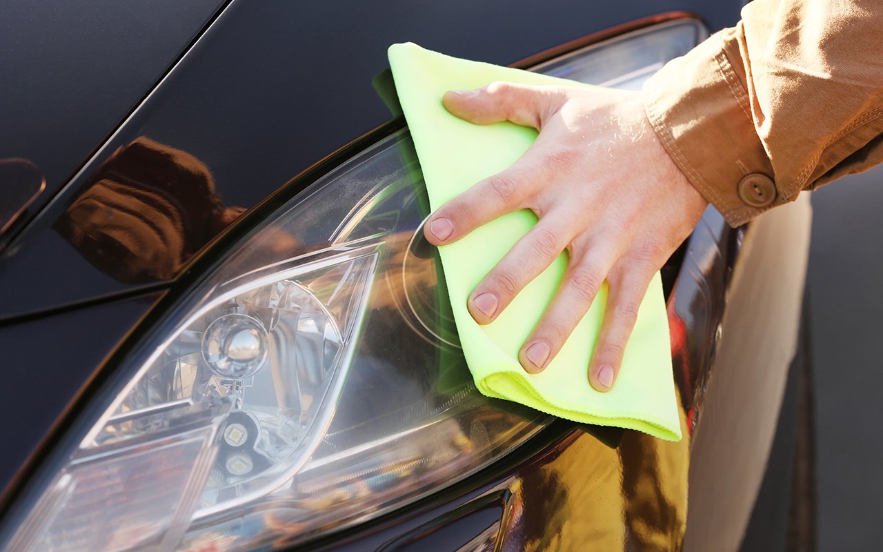 Miksi suihkuttaa etikkahappoa auton ajovaloihin? Mitä se tarkoittaa?