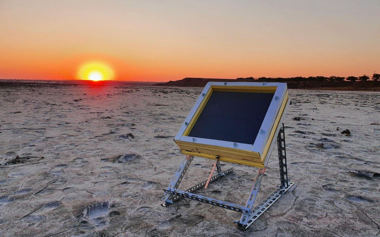 Kansainvälinen tutkijaryhmä on keksinyt puisen kuution, joka ”tuottaa” rajattomasti juomavettä ilmasta.