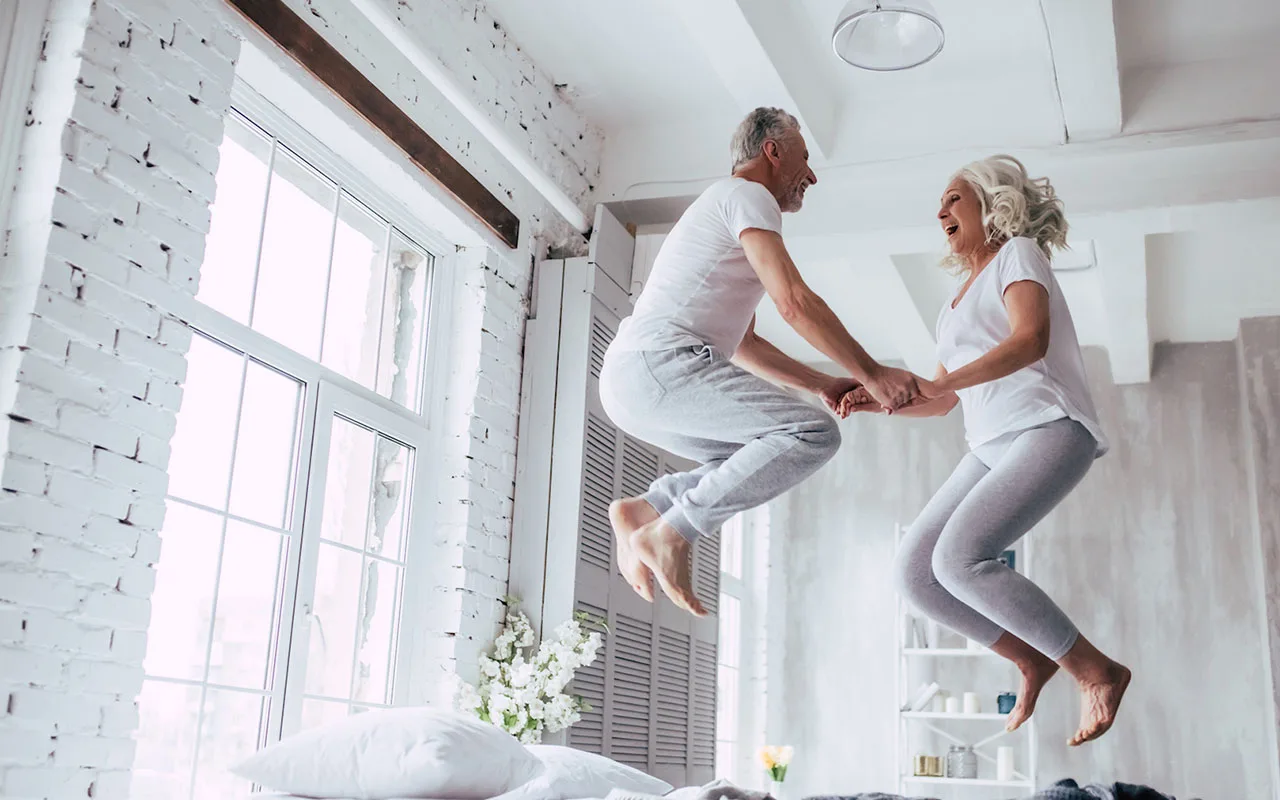 Jos haluat elää onnellisempaa elämää 65-vuotiaana, sano hyvästit näille tavoille