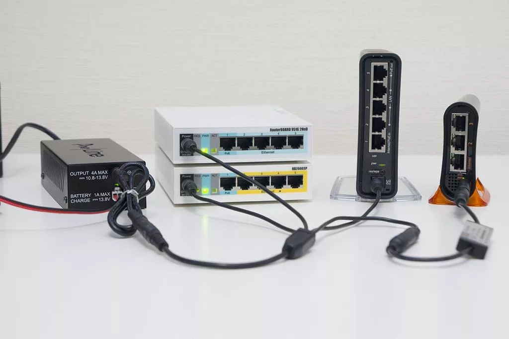 Luo oma kotitekoinen UPS-laite WiFi-reitittimellesi: varmista internetyhteys sähkökatkojen tai sähkövirran häiriöiden varalta.