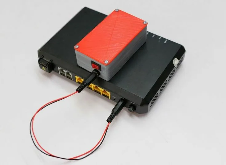 Luo oma kotitekoinen UPS-laite WiFi-reitittimellesi: varmista internetyhteys sähkökatkojen tai sähkövirran häiriöiden varalta.