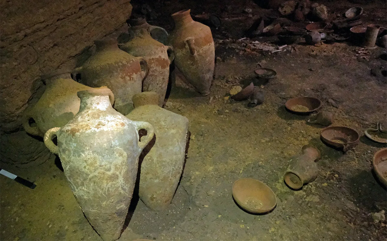 Historiallinen löytö: arkeologit sukelsivat tulivuorijärveen ja löysivät kokonaisen pronssikauden sivilisaation.