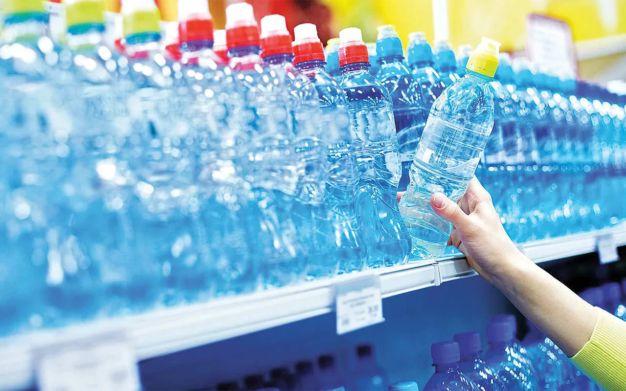 Pullotettu vesi sisältää kaksi kertaa enemmän mikromuovia kuin muut puhdistetut vaihtoehdot.