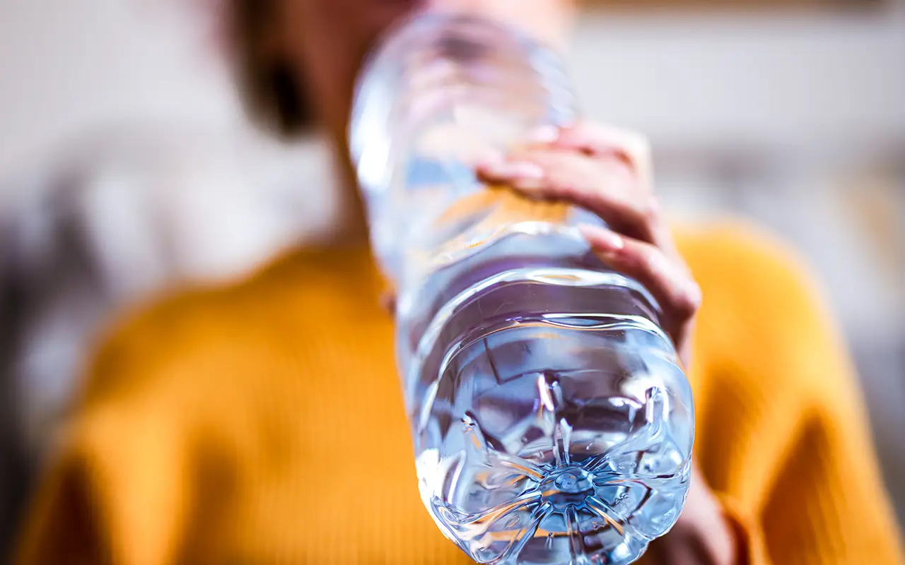 Pullotettu vesi sisältää kaksi kertaa enemmän mikromuovia kuin muut puhdistetut vaihtoehdot.