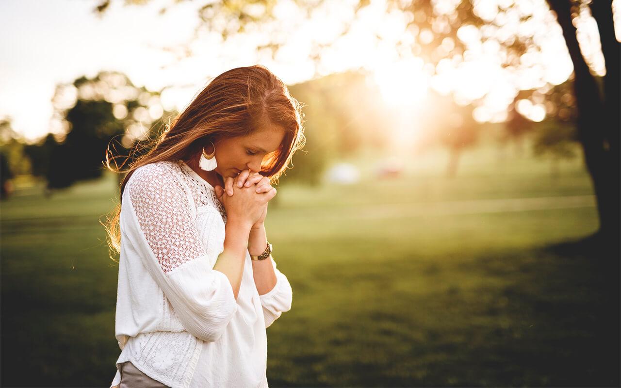 Monet ihmiset kävelevät katse alaspäin: tiede uskoo, että tähän on selitys