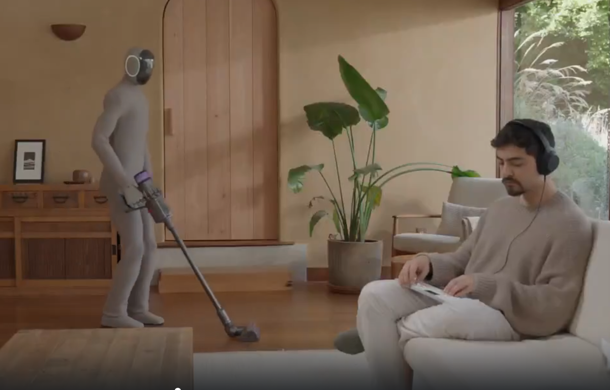 Kuten Robo Rozi: se on Neo, ihmisen kaltainen robotti, joka lupaa siivota kotisi, mutta on toistaiseksi vain nukke.