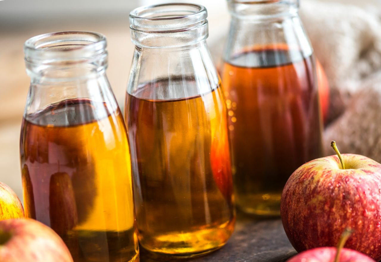 Miksi paistettaessa munia pannulle lisätään etikkaa?