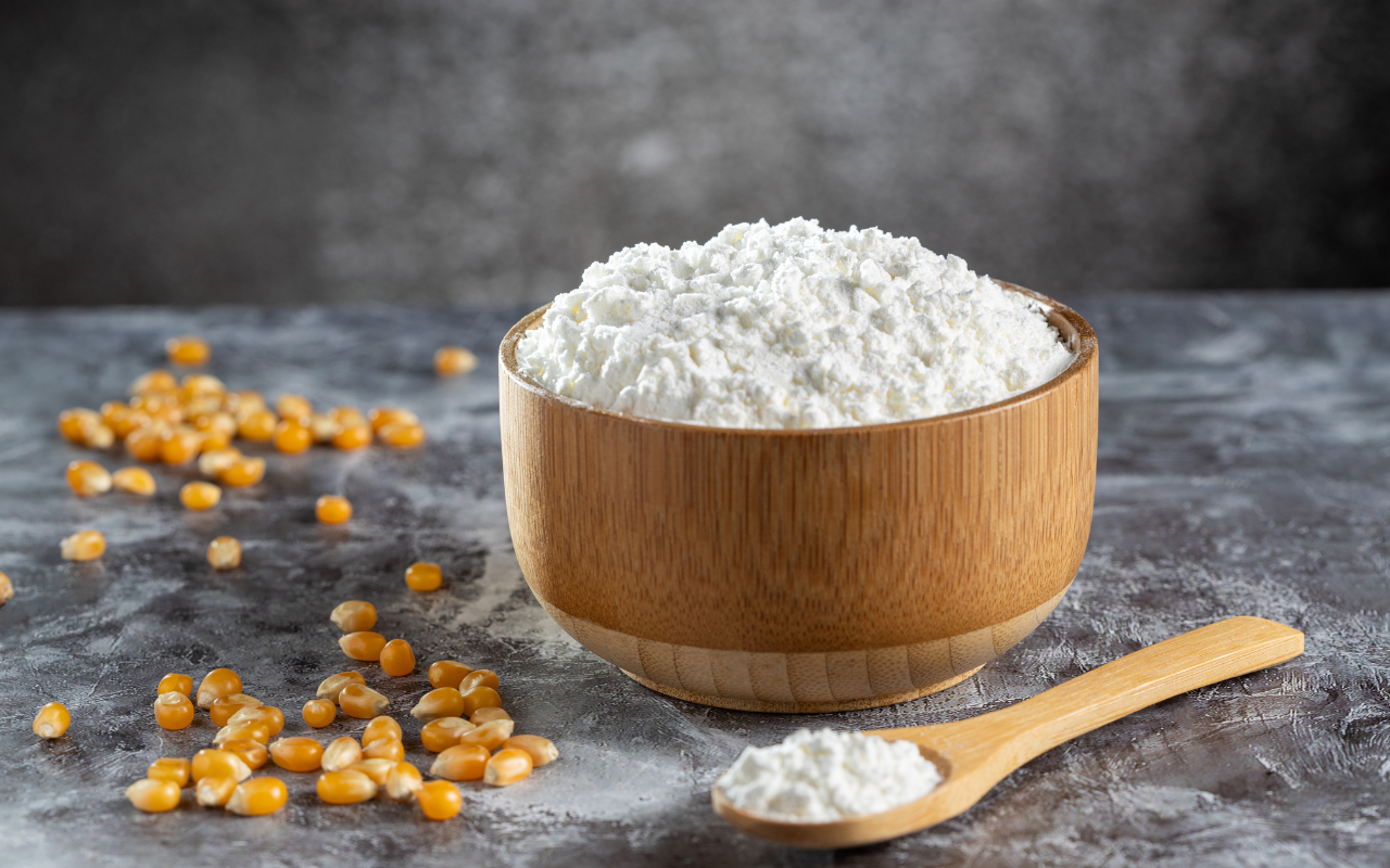 Maissitärkkelyksen ja ruokasoodan sekoittaminen: miksi se on suositeltavaa ja mihin sitä käytetään