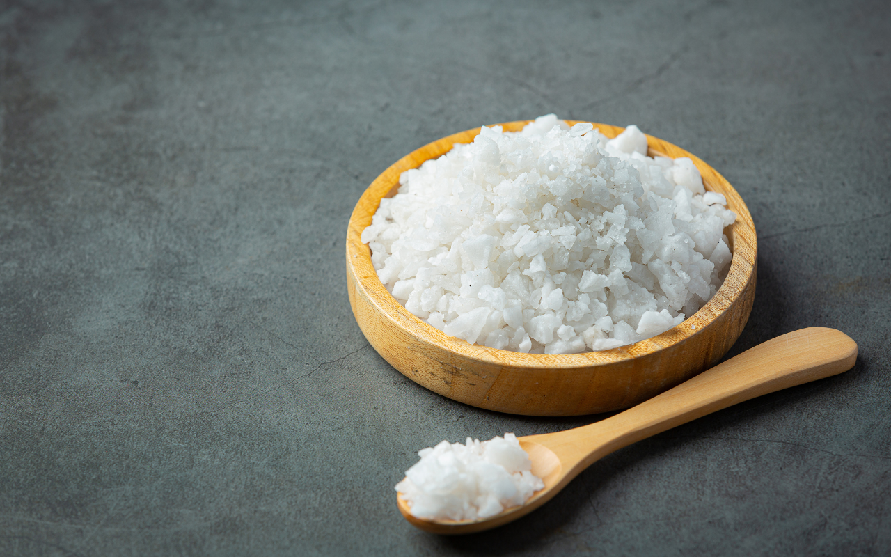 Maissitärkkelyksen ja ruokasoodan sekoittaminen: miksi se on suositeltavaa ja mihin sitä käytetään